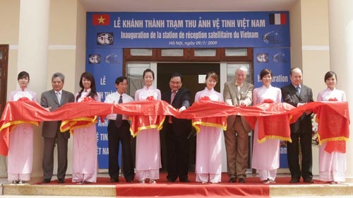 Ra mắt Trạm thu ảnh vệ tinh viễn thám Việt Nam - 1 Ra mắt Trạm thu ảnh vệ tinh viễn thám Việt Nam - 1