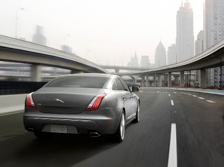 Jaguar XJ trình làng cùng siêu mẫu Elle Macpherson - 10 Jaguar XJ trình làng cùng siêu mẫu Elle Macpherson - 10