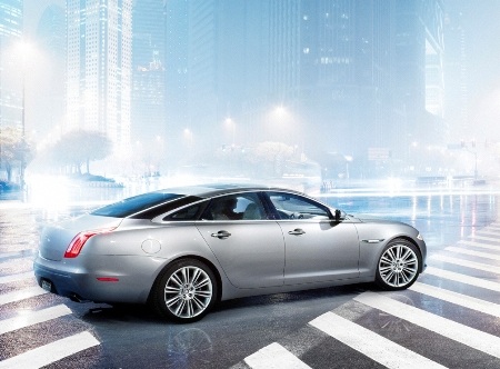 Jaguar XJ trình làng cùng siêu mẫu Elle Macpherson - 3 Jaguar XJ trình làng cùng siêu mẫu Elle Macpherson - 3