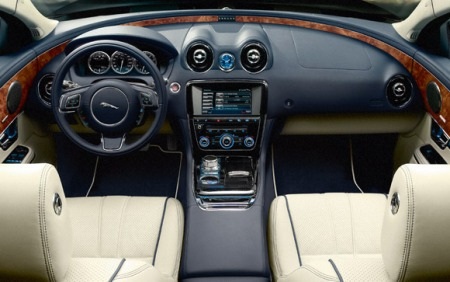 Jaguar XJ trình làng cùng siêu mẫu Elle Macpherson - 5 Jaguar XJ trình làng cùng siêu mẫu Elle Macpherson - 5