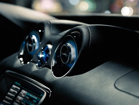 Jaguar XJ trình làng cùng siêu mẫu Elle Macpherson - 7 Jaguar XJ trình làng cùng siêu mẫu Elle Macpherson - 7