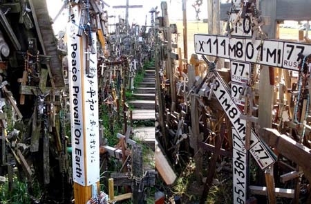 Chùm ảnh: Ngọn đồi “mọc” 200.000 cây thánh giá - 12