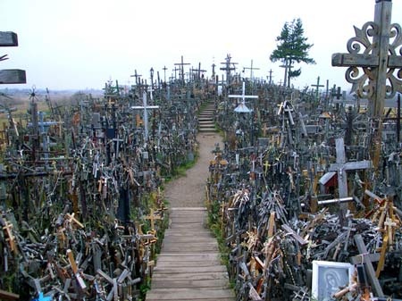 Chùm ảnh: Ngọn đồi “mọc” 200.000 cây thánh giá - 9