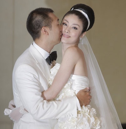 Diva Hồng Kông Trần Tuệ Lâm đã sinh con trai - 1