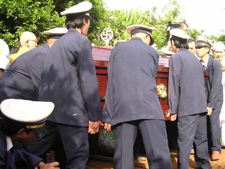 Lãnh đạo Thành phố tiễn biệt NSND Phùng Há  - 10