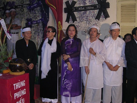 Lãnh đạo Thành phố tiễn biệt NSND Phùng Há  - 7