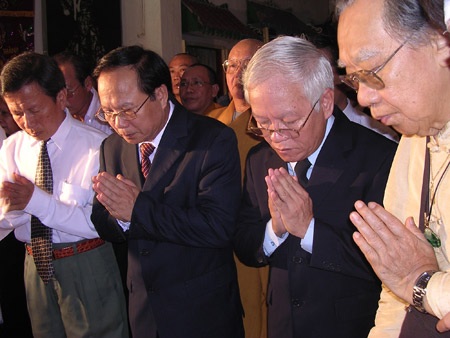 Lãnh đạo Thành phố tiễn biệt NSND Phùng Há  - 5