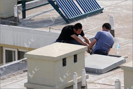 Chùm ảnh: Căng thẳng giải cứu người nhảy lầu tự tử - 7