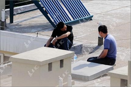 Chùm ảnh: Căng thẳng giải cứu người nhảy lầu tự tử - 6