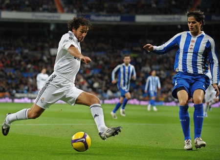 Real Madrid sớm đụng “khắc tinh” Deportivo, Barcelona dễ thở - 1