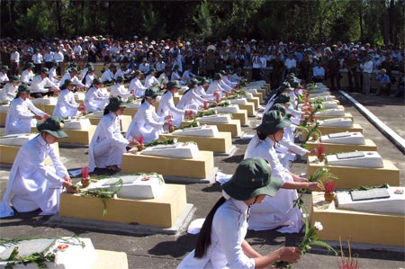 Xúc động lễ dâng hương các liệt sĩ thanh niên xung phong - 10