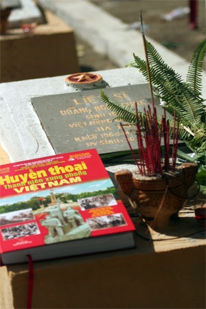 Xúc động lễ dâng hương các liệt sĩ thanh niên xung phong - 11