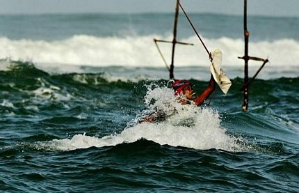 Tập quán câu cá trên cà kheo độc đáo ở Sri Lanka - 10