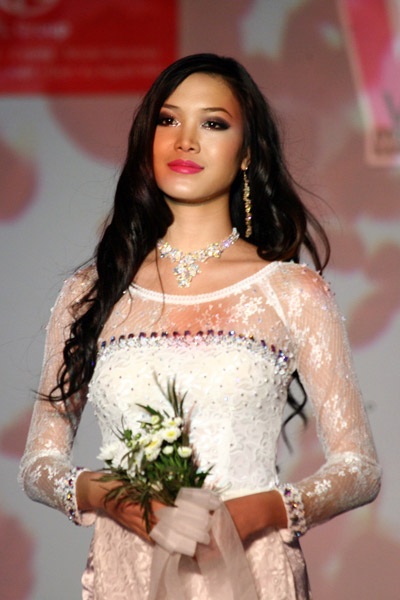 Cô dâu xinh đẹp Phùng Ngọc Yến  - 13