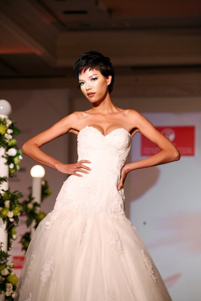 Cô dâu xinh đẹp Phùng Ngọc Yến  - 1