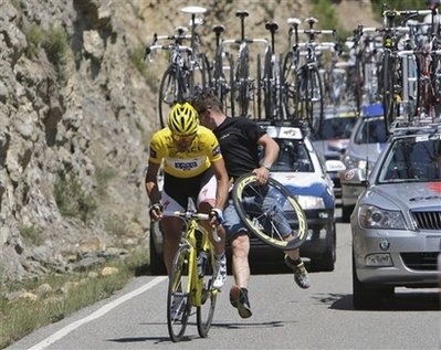 Áo vàng đổi chủ, Armstrong để Contador "qua mặt" - 3 Áo vàng đổi chủ, Armstrong để Contador "qua mặt" - 3