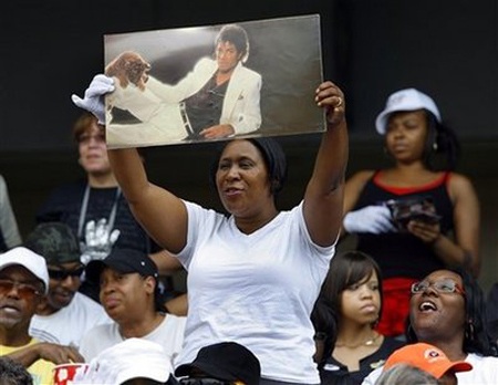 Quê nhà tổ chức lễ tưởng nhớ Michael Jackson - 13