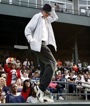 Quê nhà tổ chức lễ tưởng nhớ Michael Jackson - 10