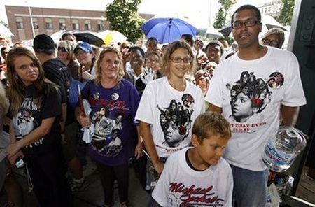 Quê nhà tổ chức lễ tưởng nhớ Michael Jackson - 16