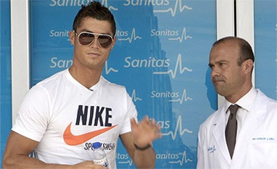 C. Ronaldo gặp xung đột về quyền lợi với Real Madrid - 1