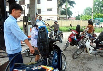 Doanh nghiệp chần chừ giảm giá xăng dầu - 1 Doanh nghiệp chần chừ giảm giá xăng dầu - 1