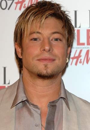 Thành viên nhóm Blue thừa nhận là người lưỡng tính - 3