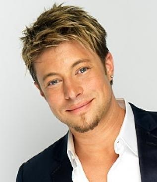 Thành viên nhóm Blue thừa nhận là người lưỡng tính - 4