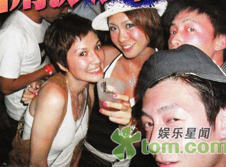 Trần Quán Hy lại “lộ” hình “ăn chơi” - 1