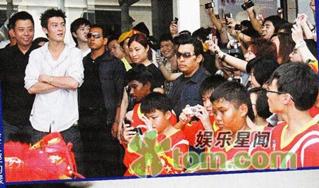 Trần Quán Hy lại “lộ” hình “ăn chơi” - 4