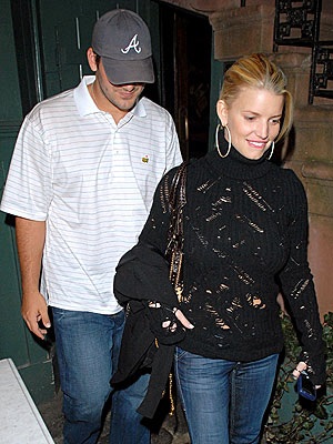 Jessica Simpson bị người yêu "đá" ngay trước ngày sinh nhật - 4 Jessica Simpson bị người yêu "đá" ngay trước ngày sinh nhật - 4