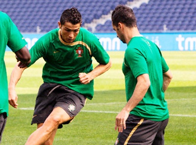 C. Ronaldo bị tuyển thủ Bồ Đào Nha xem thường - 1 C. Ronaldo bị tuyển thủ Bồ Đào Nha xem thường - 1