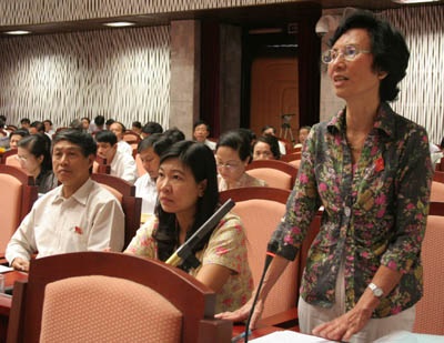 Hà Nội “lạc quan” với mục tiêu tăng trưởng GDP 6% - 2 Hà Nội “lạc quan” với mục tiêu tăng trưởng GDP 6% - 2