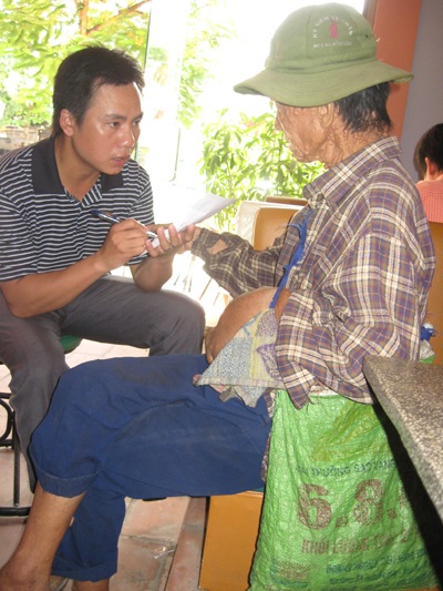 “Dị nhân” ăn xin khắp thành Vinh - 1