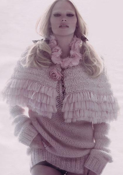 Lara Stone “hút mắt” với vẻ đẹp cổ điển - 5 Lara Stone “hút mắt” với vẻ đẹp cổ điển - 5