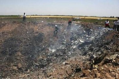 Chùm ảnh: Máy bay Iran vỡ vụn tại hiện trường - 14 Chùm ảnh: Máy bay Iran vỡ vụn tại hiện trường - 14