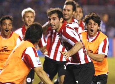 Vô địch Copa Libertadores, Estudiantes hẹn ngày quyết đấu Barcelona - 2 Vô địch Copa Libertadores, Estudiantes hẹn ngày quyết đấu Barcelona - 2