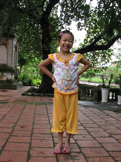 Thăm lại cô bé 9 tuổi bị bỏ rơi khi mang bệnh nặng - 2 Thăm lại cô bé 9 tuổi bị bỏ rơi khi mang bệnh nặng - 2