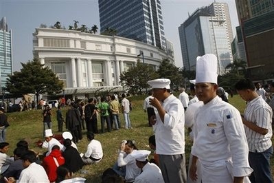 Đánh bom liên tiếp 2 khách sạn, 9 người thiệt mạng, 50 người bị thương - 17