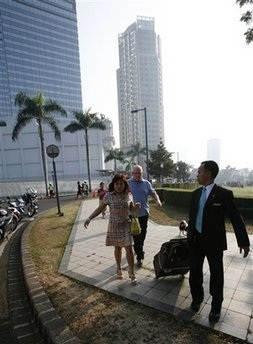 Đánh bom liên tiếp 2 khách sạn, 9 người thiệt mạng, 50 người bị thương - 15