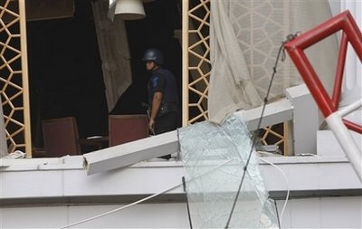 Đánh bom liên tiếp 2 khách sạn, 9 người thiệt mạng, 50 người bị thương - 13