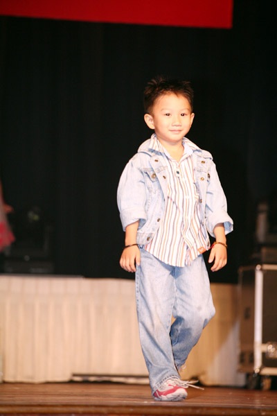 Á hậu Thiên Lý “ghi điểm” trên sân khấu - 12 Á hậu Thiên Lý “ghi điểm” trên sân khấu - 12