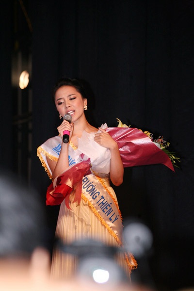 Á hậu Thiên Lý “ghi điểm” trên sân khấu - 4 Á hậu Thiên Lý “ghi điểm” trên sân khấu - 4