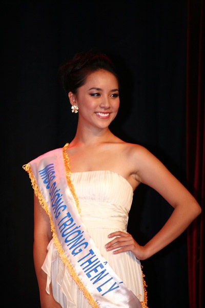 Á hậu Thiên Lý “ghi điểm” trên sân khấu - 2 Á hậu Thiên Lý “ghi điểm” trên sân khấu - 2
