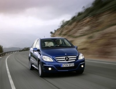 Daimler được trợ cấp hơn 100 triệu euro - 1