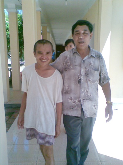 Chăm sóc bệnh nhân bằng cả tấm lòng - 1