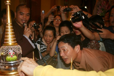 “Cơ hội cuối” chiêm bái ngọc xá lợi - 2