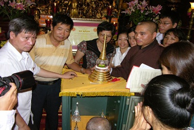 “Cơ hội cuối” chiêm bái ngọc xá lợi - 11