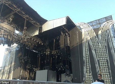 Thêm một người chết trong vụ sập sân khấu của Madonna - 1