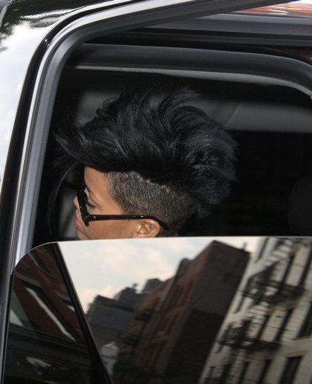Rihanna khoe tóc mới sành điệu - 6 Rihanna khoe tóc mới sành điệu - 6