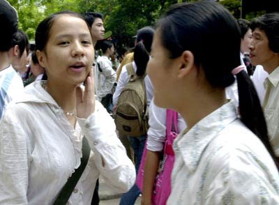Hà Nội: Công bố điểm chuẩn vào lớp 10 trường THPT - 1 Hà Nội: Công bố điểm chuẩn vào lớp 10 trường THPT - 1